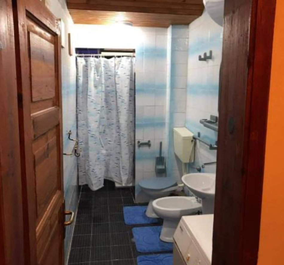 Tirane, jepet me qera apartament 1+1 Kati 2, 70 m² 400 € (Medrese)