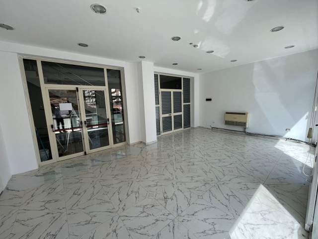 Tirane, jepet me qera ambjent biznesi 600 Euro (Rruga e Kavajes)