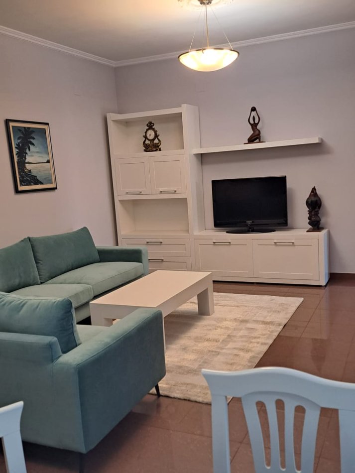 Tirane, jepet me qera apartament 2+1 Kati 2, 135 m² 800 € (Pazari i Ri)