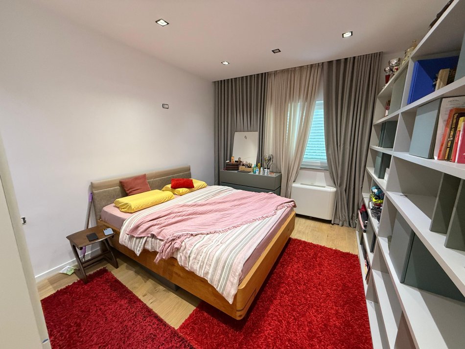 Tirane, jepet me qera apartament 2+1 Kati 3, 95 m² 800 € (qender, prane postes)
