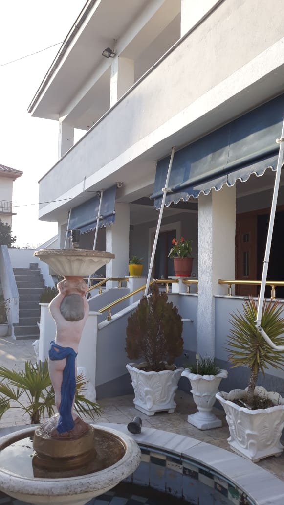 Elbasan, shitet Vile 300 m² 180.000 Euro