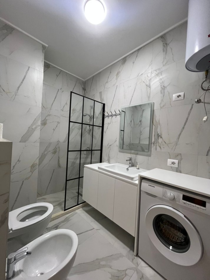 Tirane, jepet me qera apartament 2+1 Kati 7, 90 m² 650 € (Kinostudio)