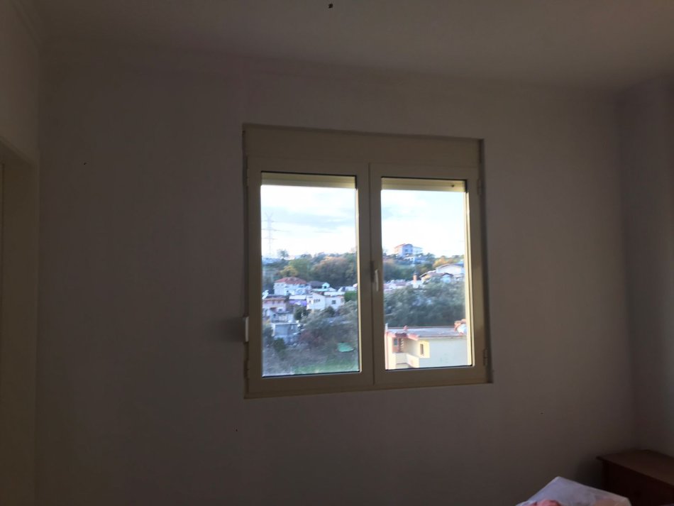 Tirane, shes apartament 2+1+Ballkon Kati 9, 92 m² 138.000 € (ne rrugen Sitki Cico tek Zona Brrylit Tirane.)
