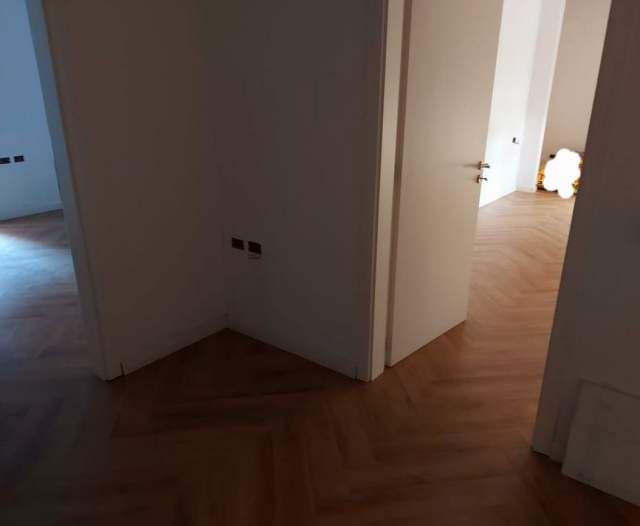 Tirane, jepet me qera ambjent biznesi Kati 0, 114 m² 500 Euro (Myslym Shyri)