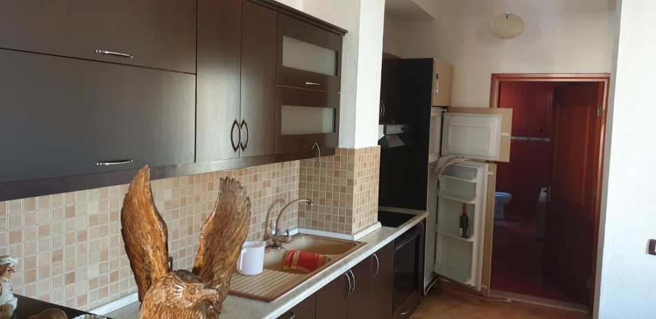 Jepet me qera Apartamenti 2+1 400 Mije Leke, Ali Dem prane fushes se Sportit.