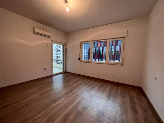 Tirane, jap me qera apartament 2+1 Kati 6, 120 m² 1.300 Euro (air albania)