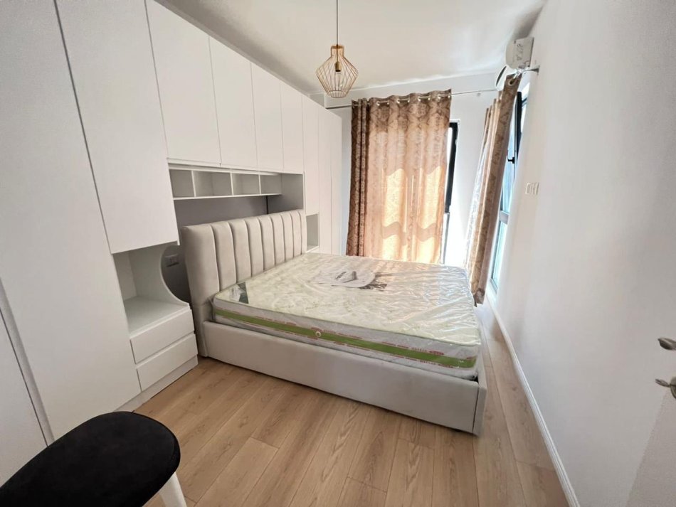 Tirane, jepet me qera apartament 1+1 , 74 € (rruga e dibres)