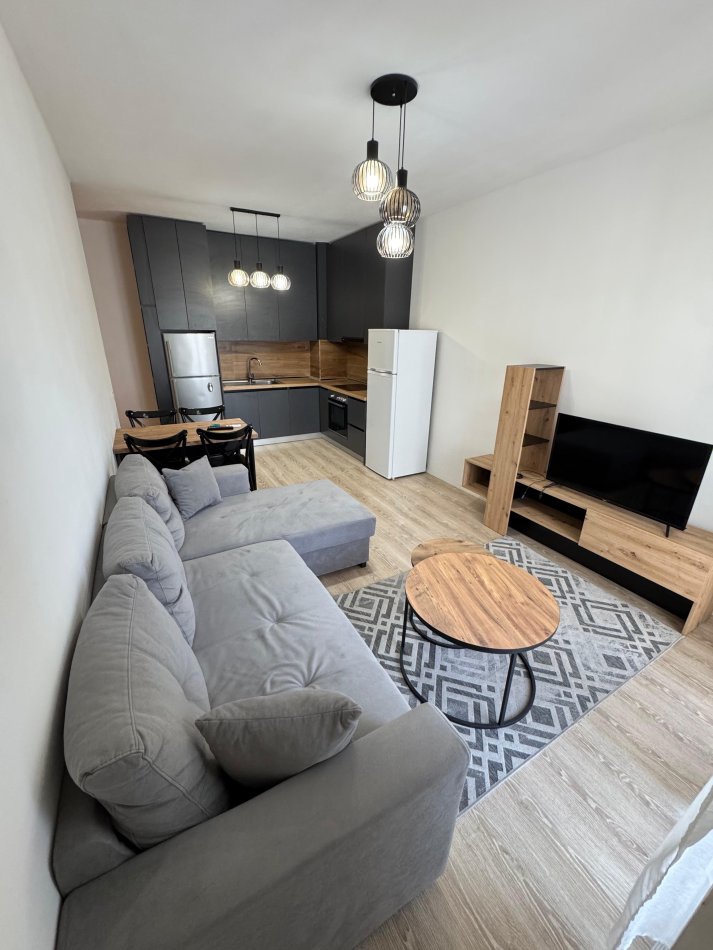 Tirane, jepet me qera apartament 2+1+Ballkon Kati 7, 83 m² 600 € (Rruga ndre mjeda)