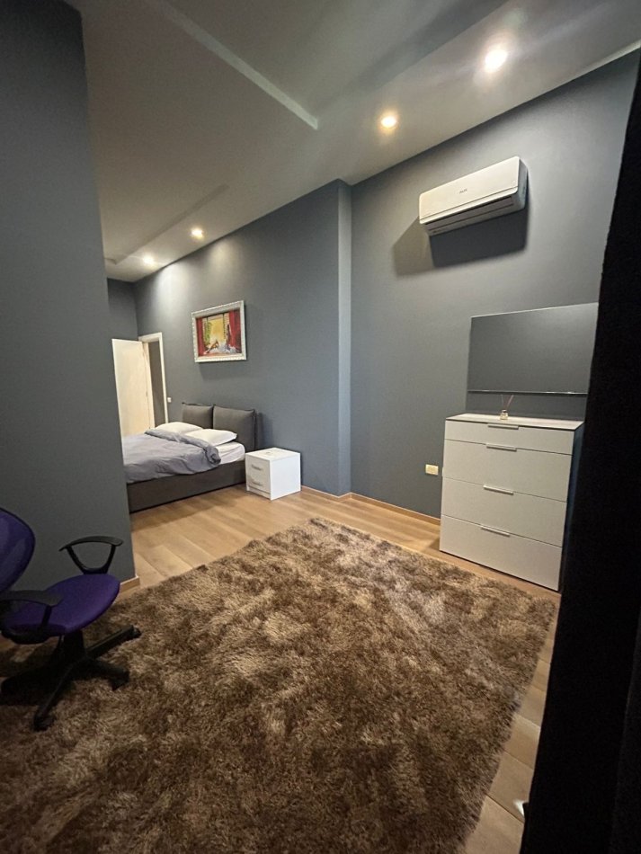 Tirane, jepet me qera apartament 2+1 Kati 1, 120 m² 650 € (rruga peti)