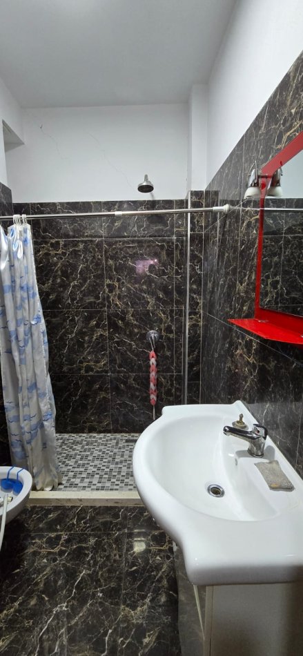 Tirane, jepet me qera apartament 1+1 Kati 2, 65 m² 500 € (myslym shyri)