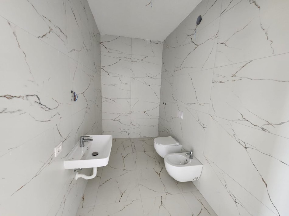 Tirane, shitet apartament 1+1+Ballkon Kati 8, 71 m² 72.000 € (Univers City)