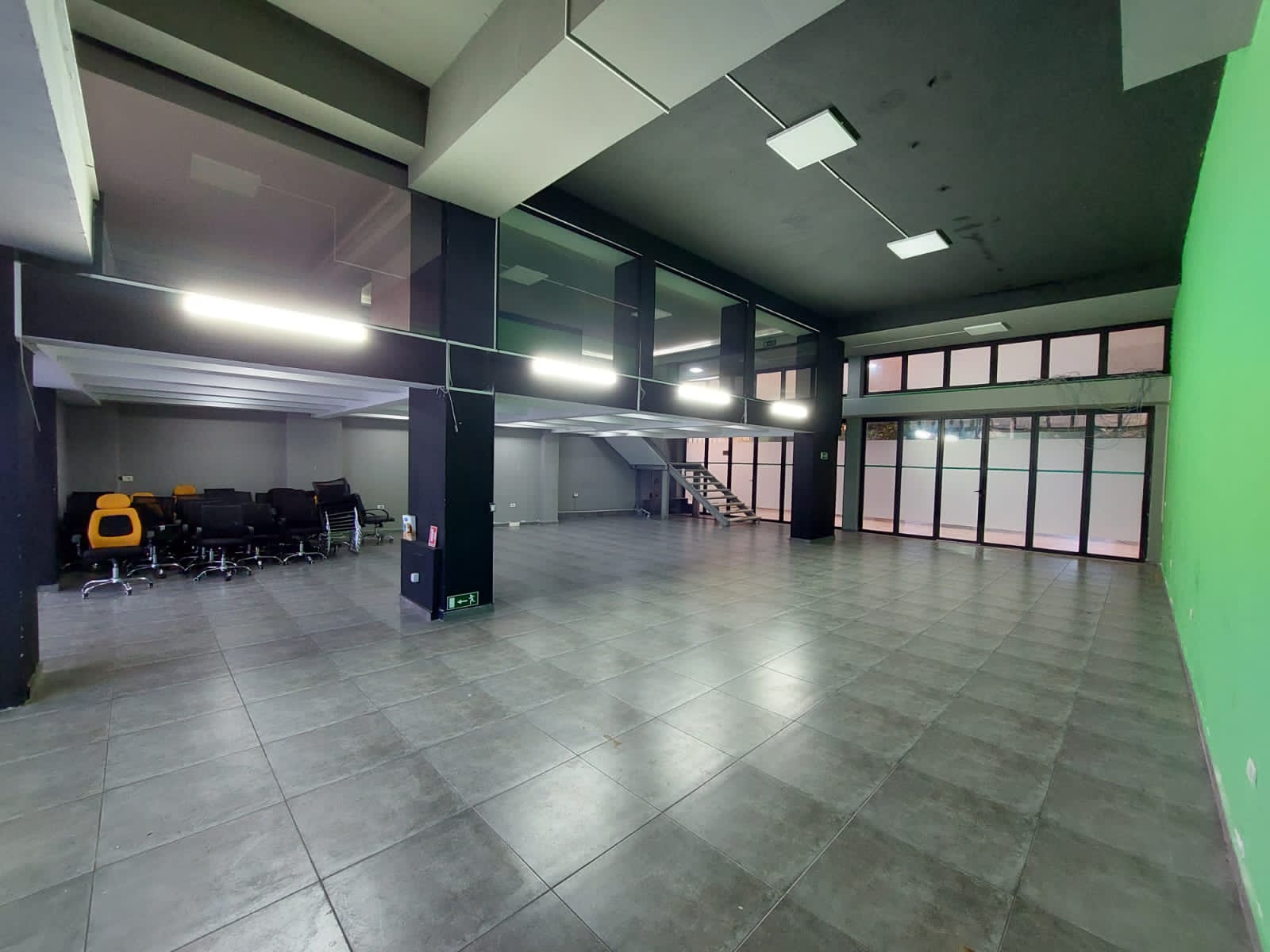 Ambient Dupleks Per Qira tek Pazari i Ri