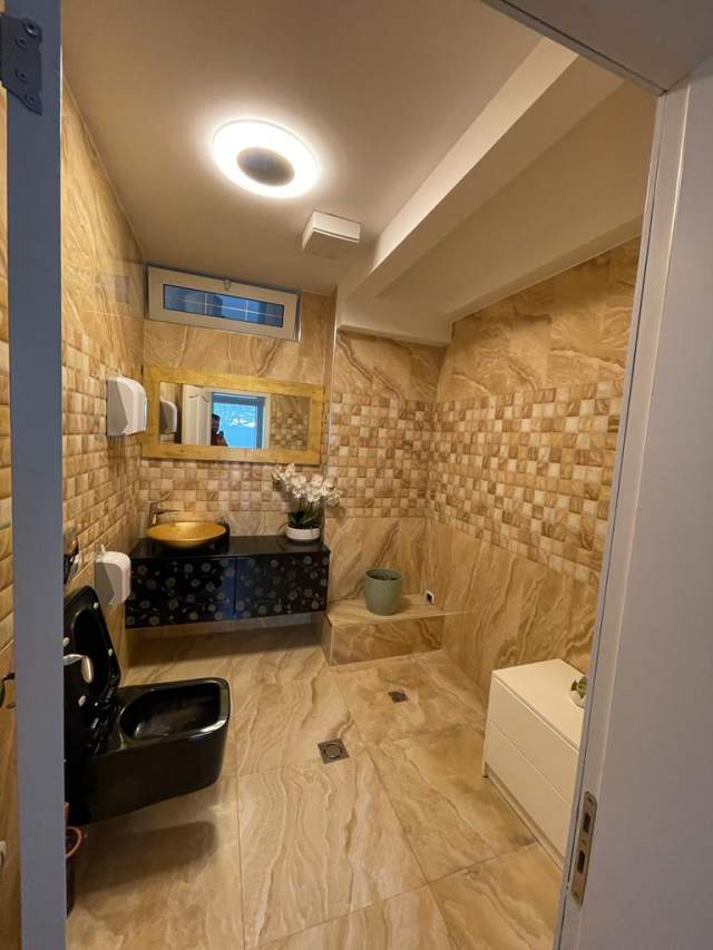 Tirane, jepet me qera Kati 6, 125 m² 1.500 Euro (Blloku)