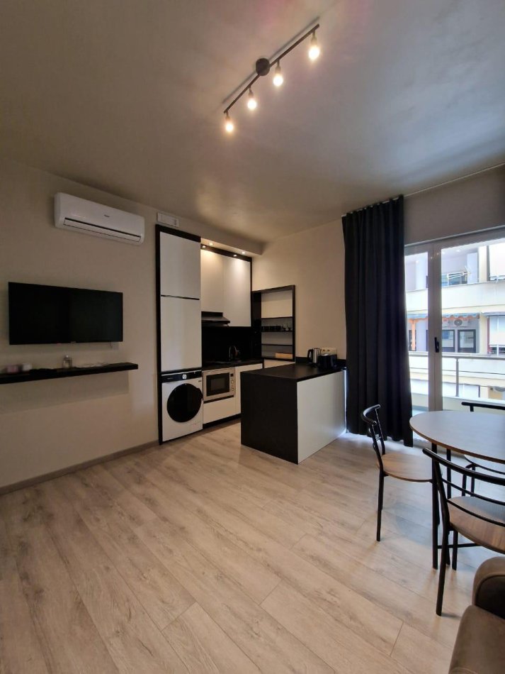 Tirane, jepet me qera 1+1 Kati 3, 60 m² 700 € (kopshti zoologjik)