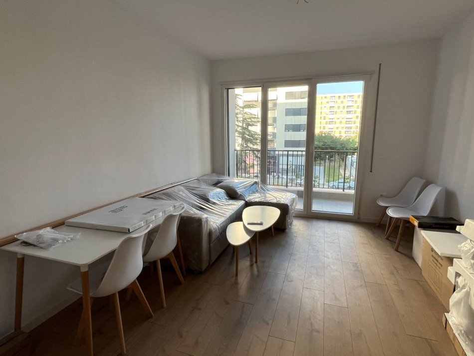Tirane, jepet me qera apartament 1+1 Kati 5, 70 m² 650 € (don bosko)