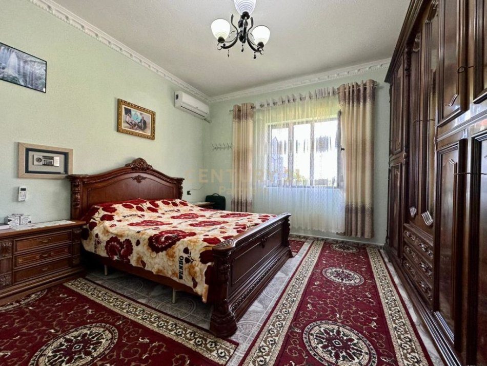 Tirane, jepet me qera Vile 3 Katshe Kati 1, 500 m² 2.000 € (Fushe Mezez)