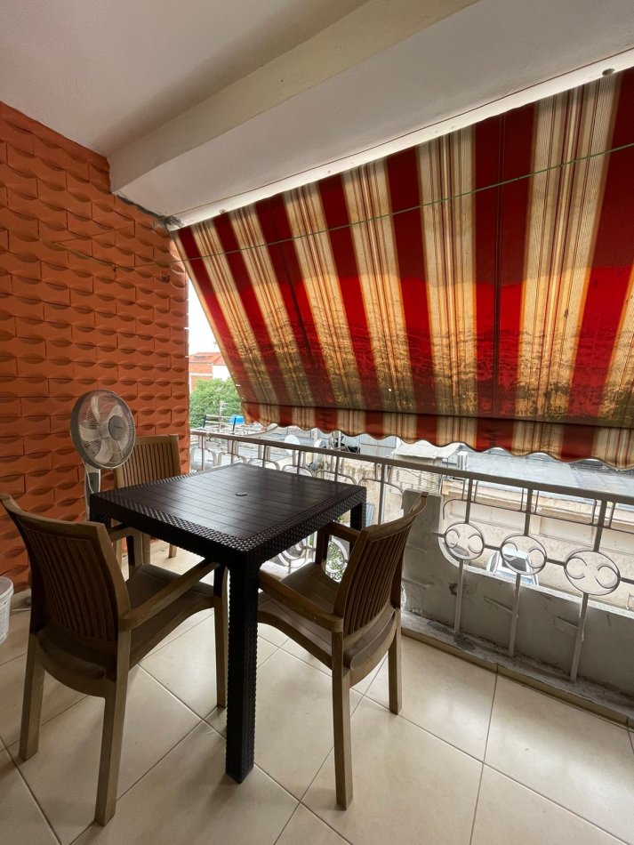 Tirane, jepet me qera apartament 1+1+Aneks+Ballkon Kati 2, 58 m² 500 € (Rr. E Durresit te kafe Flora)