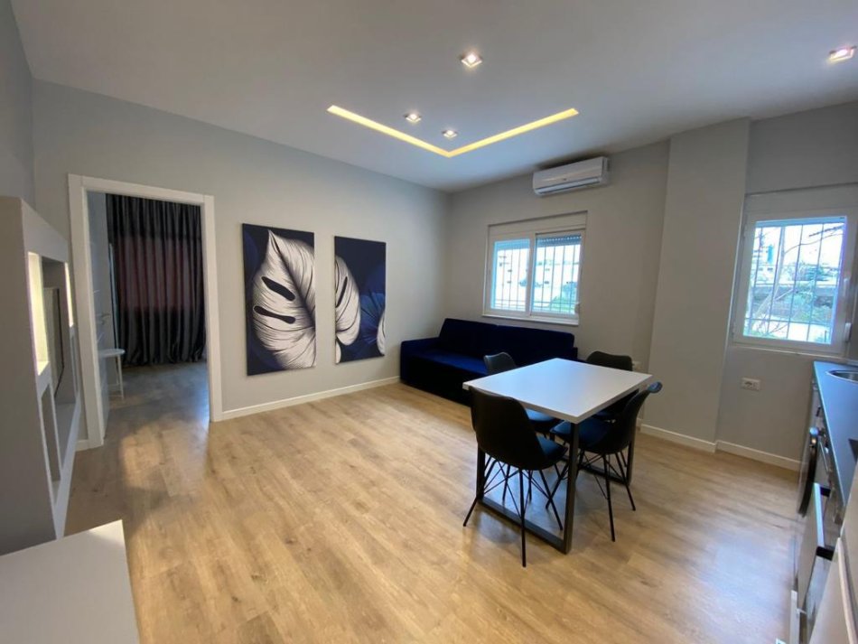 Tirane, jepet me qera apartament 1+1 Kati 2, 55 m² 500 € (21 Dhjetori)