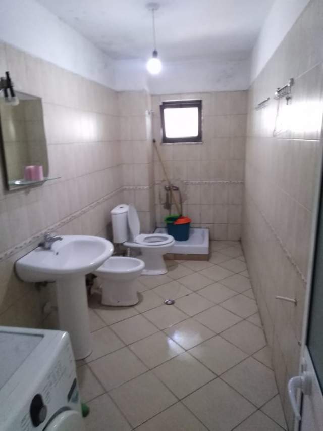 Tirane, jepet me qera apartament 2+1+BLK Kati 2, 87 m² 350 Euro (kthesa e Kamzes)