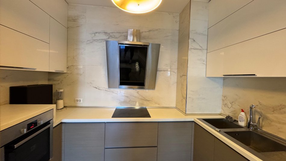 Tirane, jepet me qera apartament 1+1+Ballkon Kati 3, 120 m² 1.100 € (Zogu i zi)