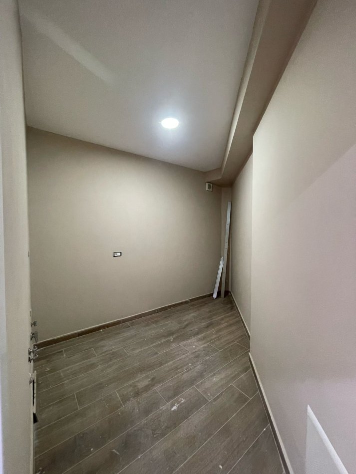 Tirane, shitet apartament 3+1+Ballkon Kati 1, 129 m² 210.000 € (Kopshti Botanik)