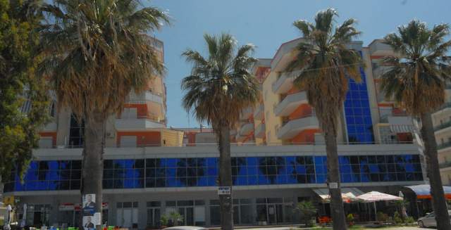 Vlore, ofroj Apartament/e ne Vlore ne kembim me nje ne Tirane (VLore)