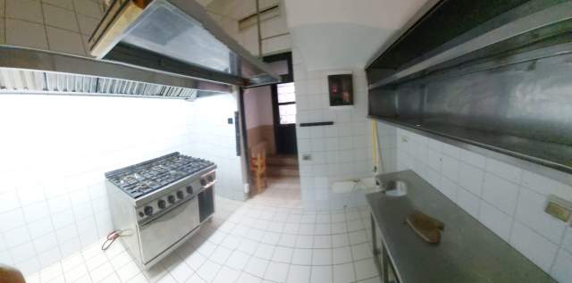 Tirane, jepet me qera lokal Kati 1, 165 m² 2.000 Euro (Bulevardi Gjergj Fishta)
