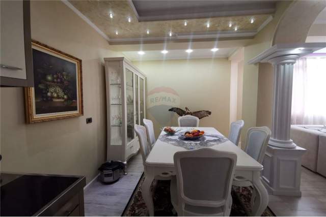 Tirane, jepet me qera apartament Kati 5, 137 m² 800 Euro (Sami Frasheri)