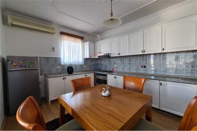 Tirane, jepet me qera apartament 2+1+BLK Kati 6, 122 m² 800 Euro