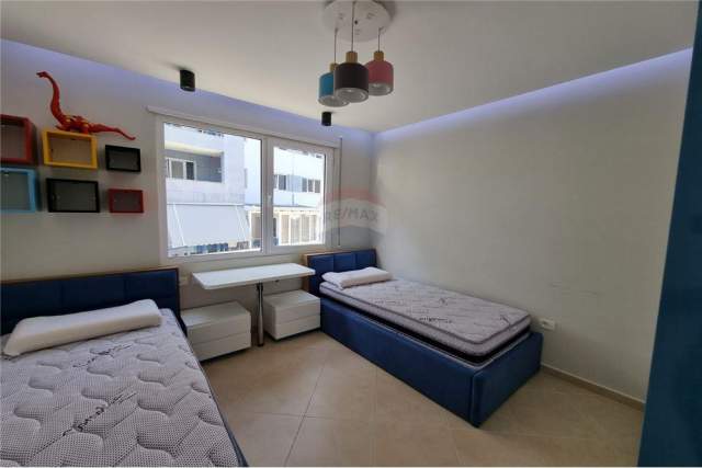 Tirane, jepet me qera apartament 2+1+A+BLK Kati 5, 127 m² 850 Euro (Rruga Kroit)