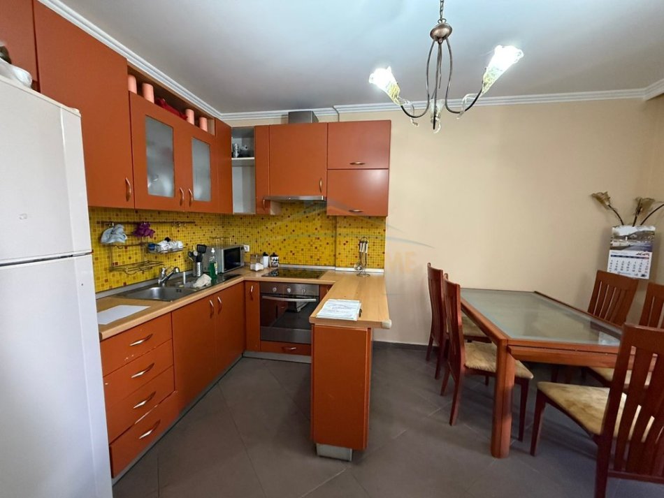 0683487469  Tirane, jepet me qera apartament 3+1+Aneks+Ballkon Kati 2, 125 m² 800 € (Rruga e Bogdaneve)