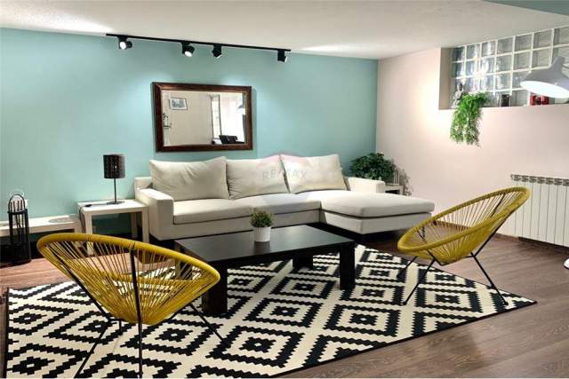 Tirane, jepet me qera apartament duplex Dublex Kati 8, 250 m² 1.250 Euro (Bllok)