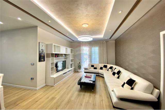 Tirane, jepet me qera apartament 3+1+BLK 158 m² 850 Euro (Sheshi Willson)