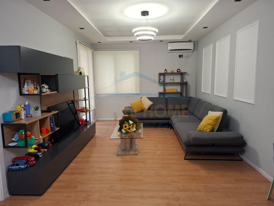 0683487469 Tirane, jepet me qera apartament 2+1+Ballkon Kati 2, 93 m² 800 € (Kopshti Botanik)