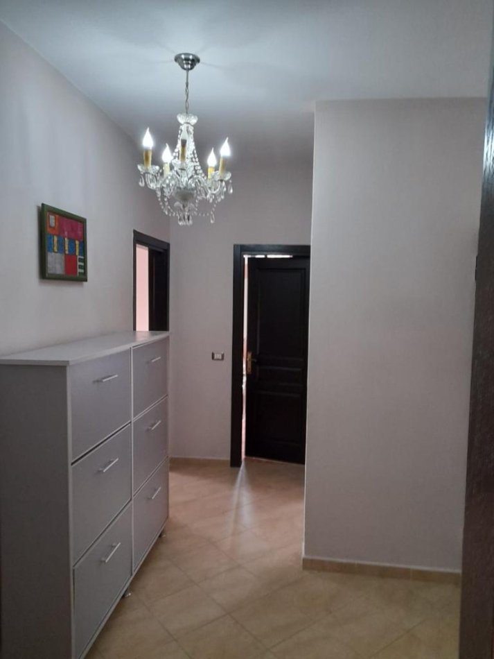 Tirane, jepet me qera apartament 2+1+Ballkon Kati 6, 111 m² 500 € (tek Unaza re (Zona e Astirit)afer Hotel Marinaj Tirane)