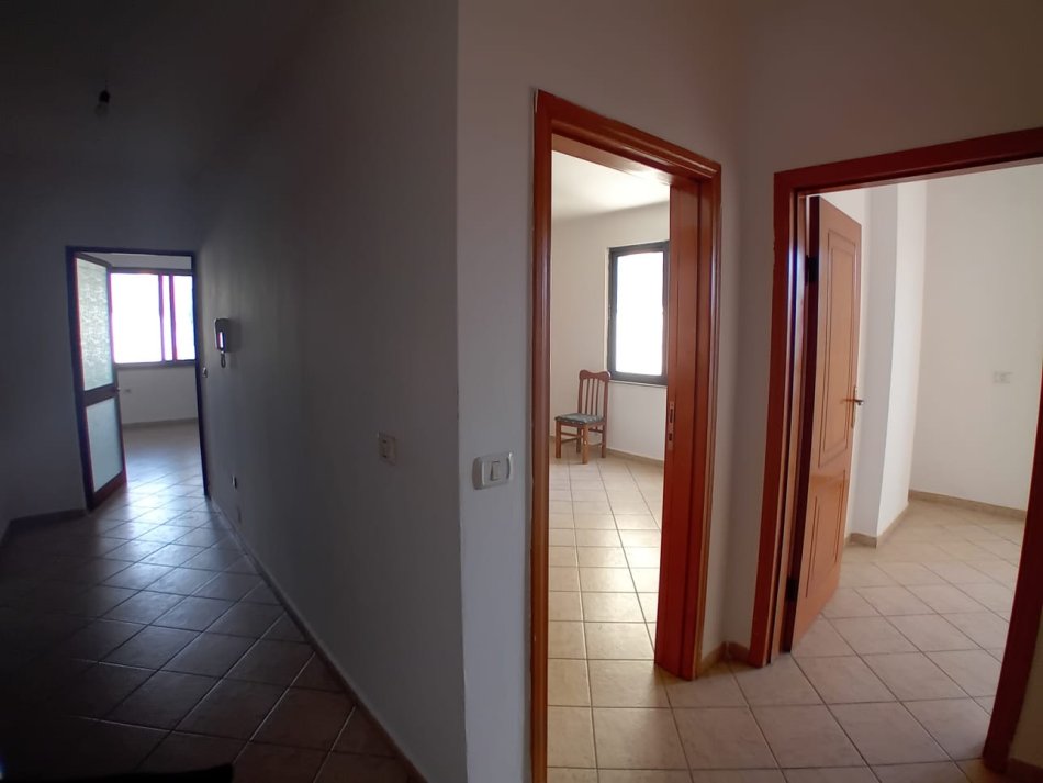 Tirane, jepet me qera apartament 2+1+Ballkon Kati 7, 94 m² 450 € (Brryli)