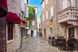 Tirane, ofrohet City-tour | Vizita qytetesh 𝐁𝐮𝐝𝐯𝐚-𝐊𝐨𝐭𝐨𝐫 𝟐 𝐝𝐢𝐭𝐞, 𝐦𝐞 𝐚𝐮𝐭𝐨𝐛𝐮𝐬 𝐝𝐡𝐞 𝐠𝐮𝐢𝐝𝐞̈