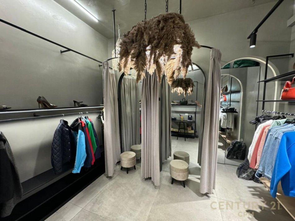 Tirane, jepet me qera ambjent biznesi Kati 0, 42 m² 1.500 € (ish blloku)
