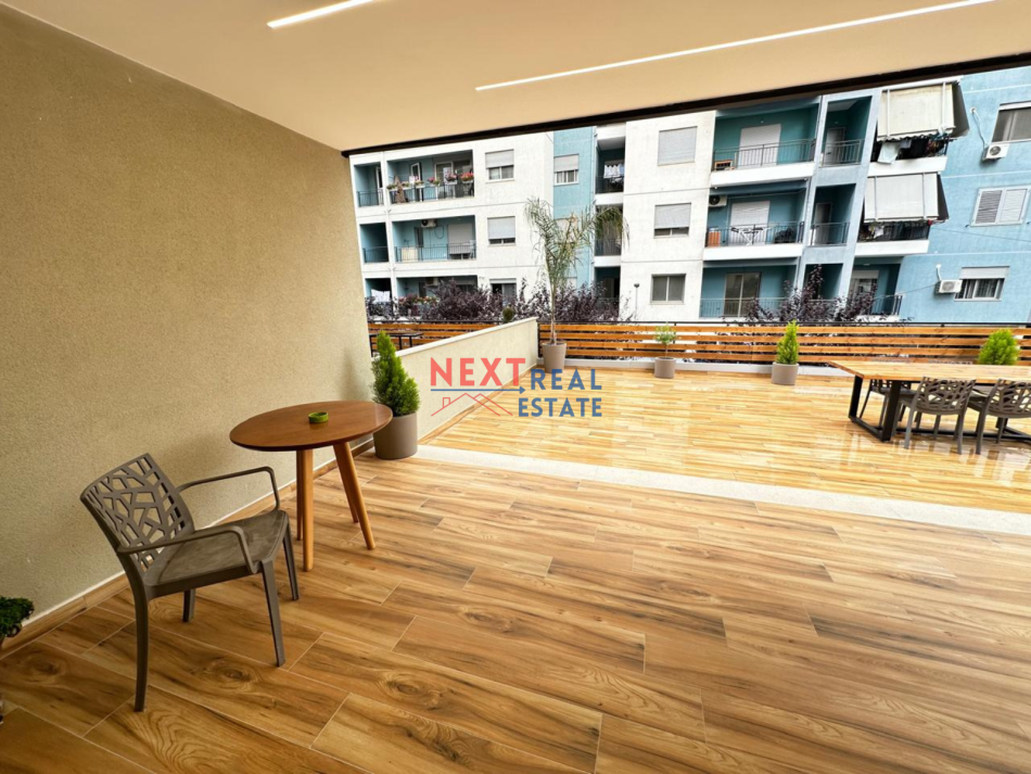 Vlore, jepet me qera apartament 1+1+Ballkon Kati 2, 700 € (KOMBINATI I PESHKUT)