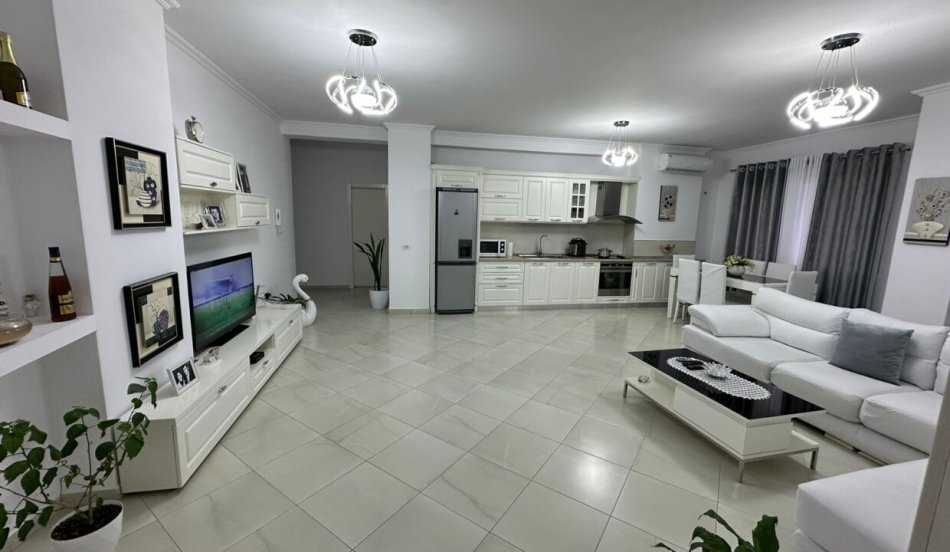 Tirane, shitet apartament 2+1+Aneks+Ballkon Kati 2, 138 m² 178.100 € (astir , 2 palmat)