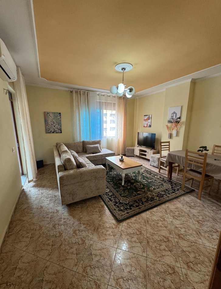 Tirane, jepet me qera apartament 2+1+Ballkon Kati 9, 105 m² 750 € (Stacioni i Trenit)