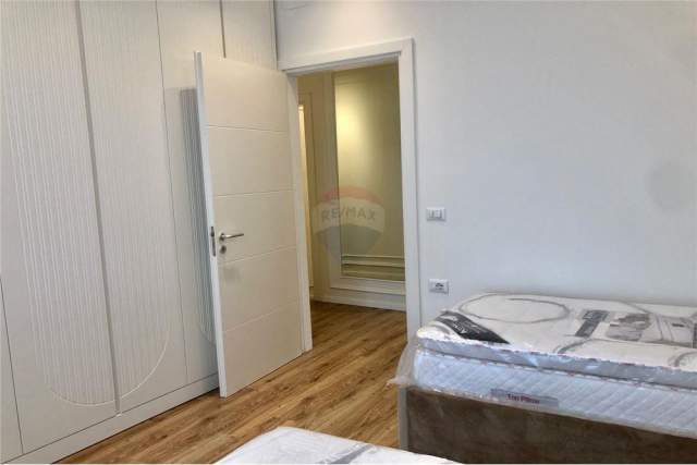 Tirane, jepet me qera apartament 2+1 Kati 3, 130 m² 1.500 Euro (Park Gate)