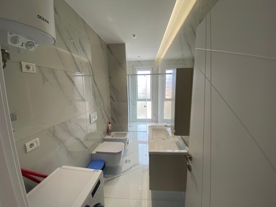 Tirane, jepet me qera apartament 2+1 Kati 1, 90 m² 500 € (selite)