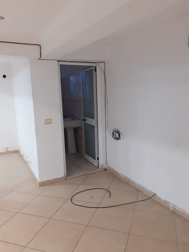Tirane, jepet me qera ambjent biznesi Kati 0, 40 m² 30.000 Leke (rruga Dora Distria)