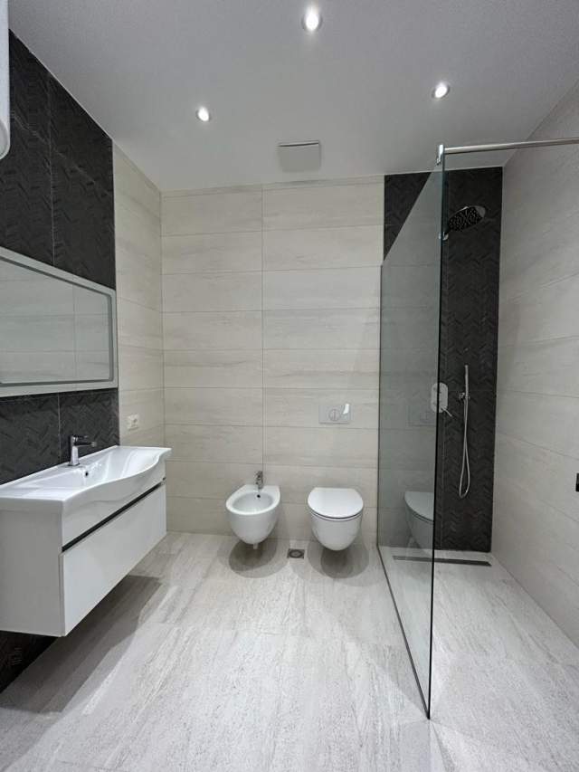 Tirane, jepet me qera apartament 2+1 Kati 4, 100 m² 1.300 Euro