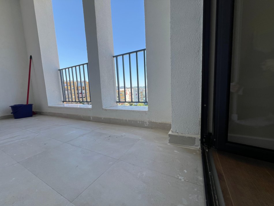 Tirane, jepet me qera apartament 1+1 Kati 6, 64 m² 400 € (Rr. Ali Demi)