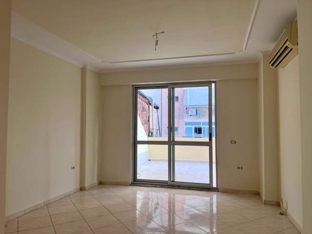 Tirane, jepet me qera apartament 2+1 Kati 2, 105 m² 500 Euro (komuna parisit)