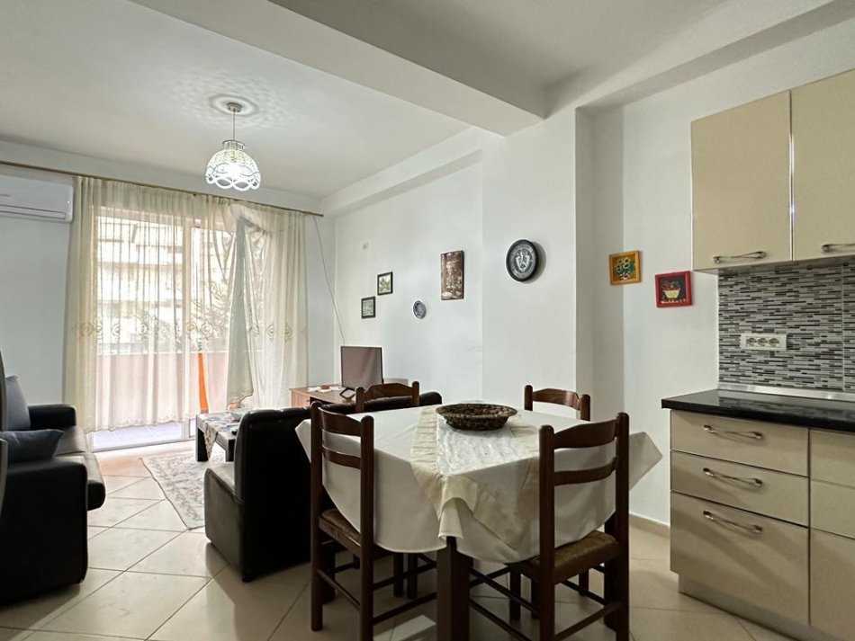 Tirane, jap me qera apartament 1+1 Kati 5, 63 m² 400 € (Astir)