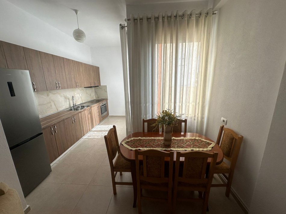 Tirane, jepet me qera apartament 1+1 Kati 3, 70 m² 35.000 € (Tasim Shehu)