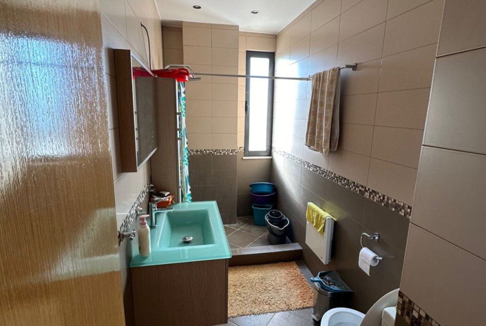 Tirane, jepet me qera apartament 2+1+Ballkon Kati 5, 93 m² 350 € (Prane Casa Italia)